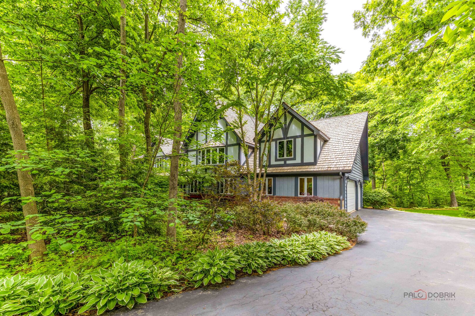 28588 N Tanglewood Court, Libertyville, IL 60048