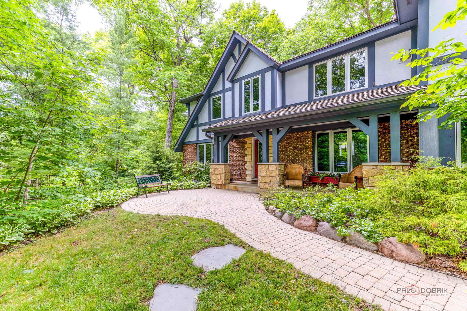 28588 N Tanglewood Court, Libertyville, IL 60048