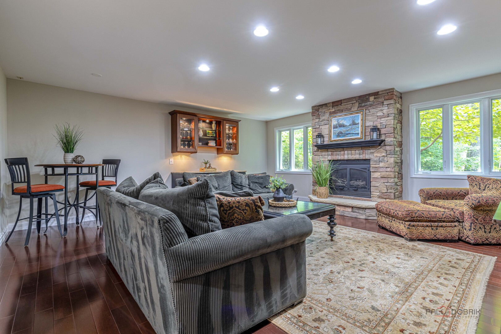 28588 N Tanglewood Court, Libertyville, IL 60048