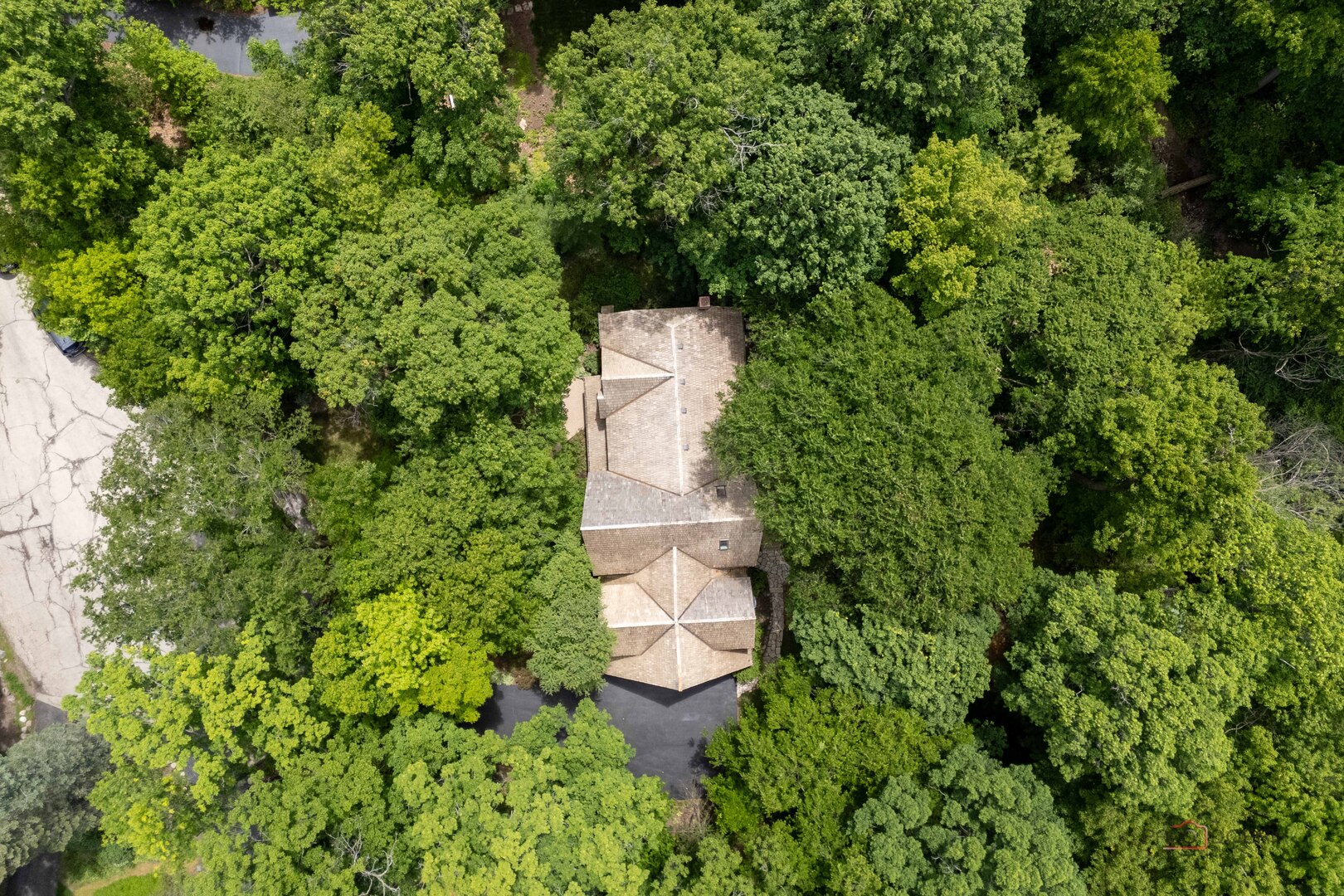 28588 N Tanglewood Court, Libertyville, IL 60048