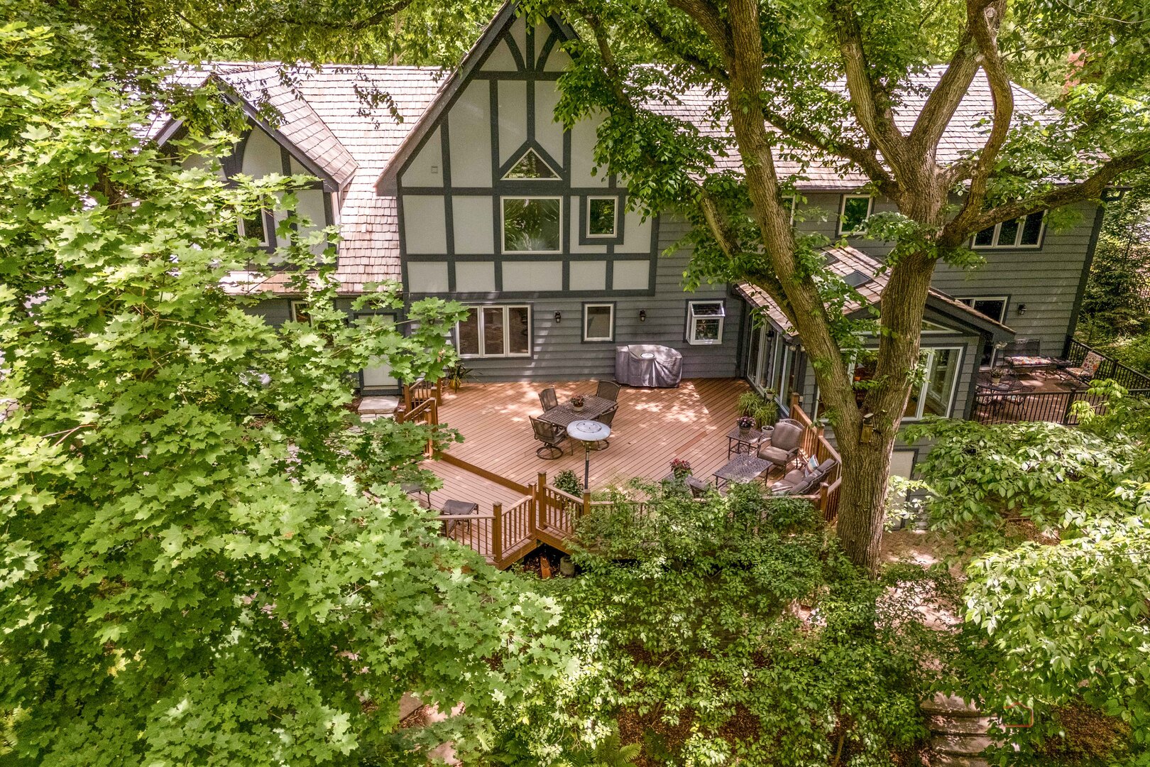 28588 N Tanglewood Court, Libertyville, IL 60048