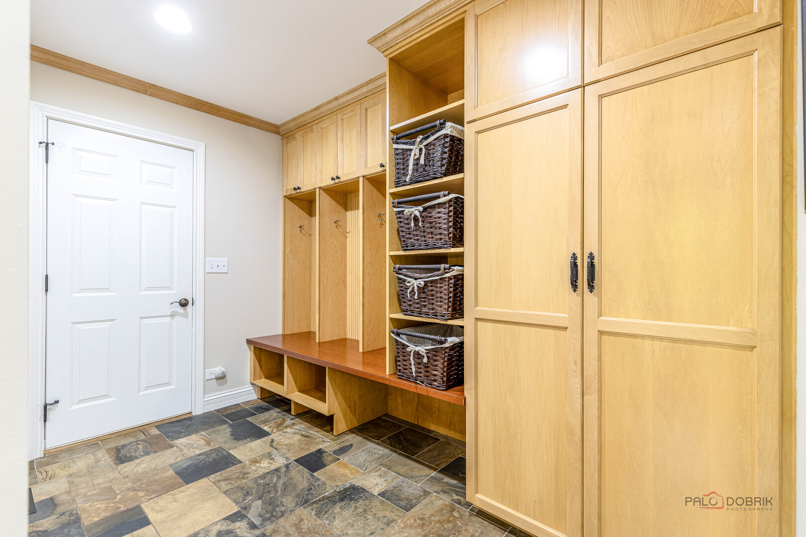 28588 N Tanglewood Court, Libertyville, IL 60048