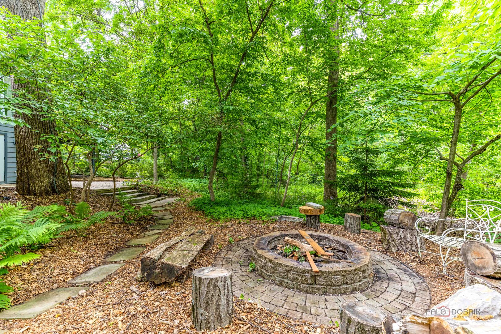 28588 N Tanglewood Court, Libertyville, IL 60048