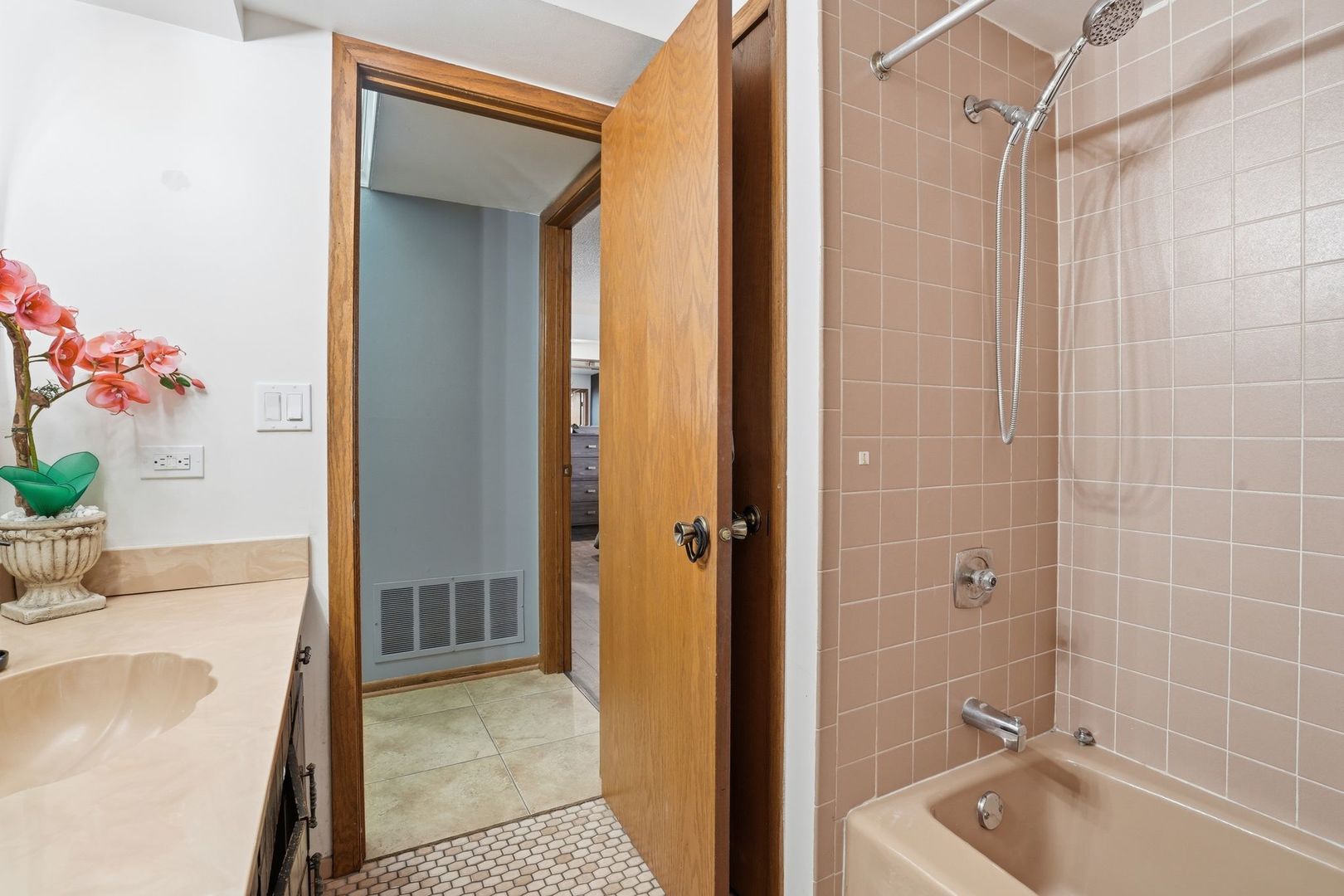 6257 S Newland Avenue #1N, Chicago, IL 60638
