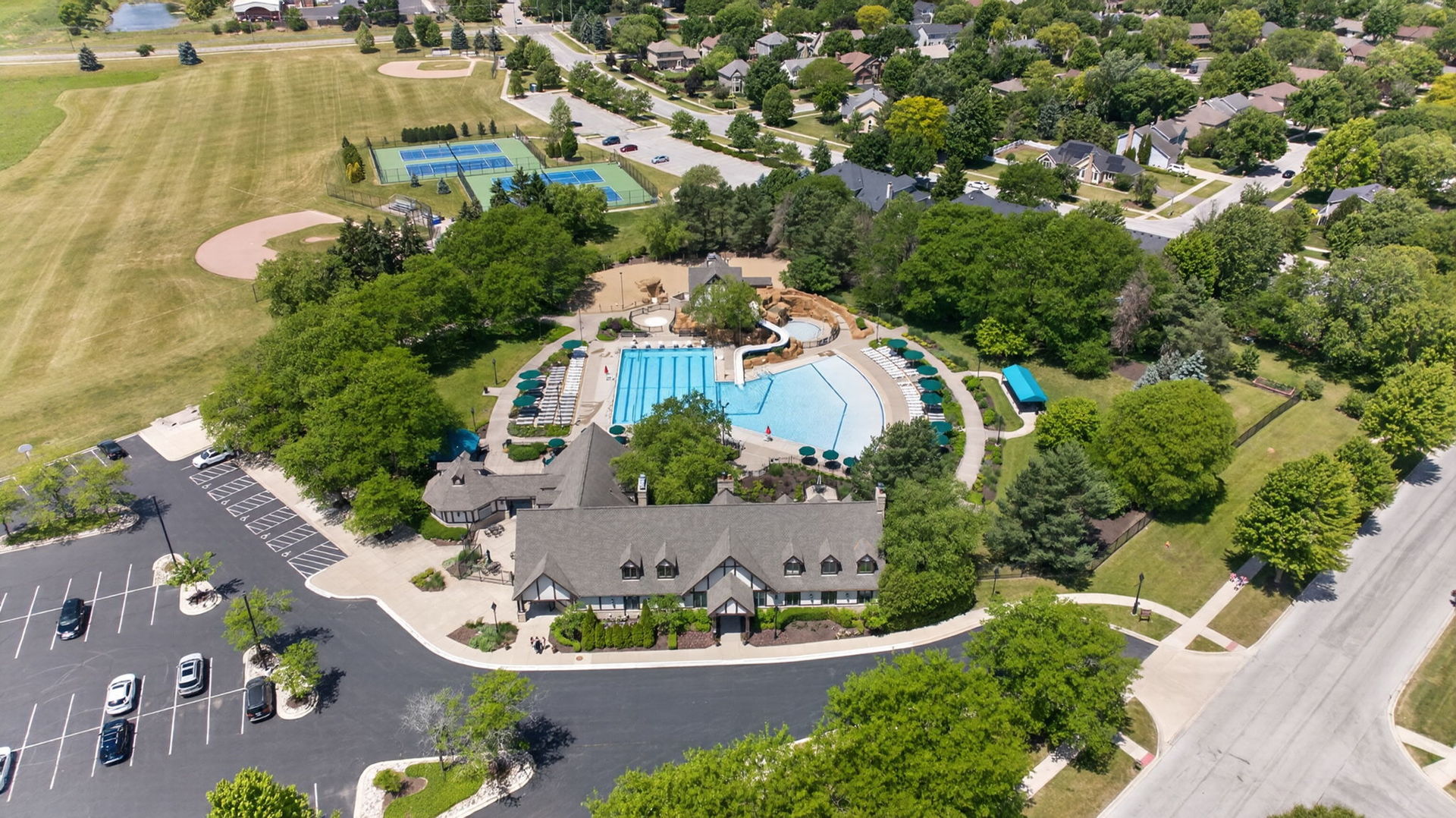 3743 Caine Drive, Naperville, IL 60564