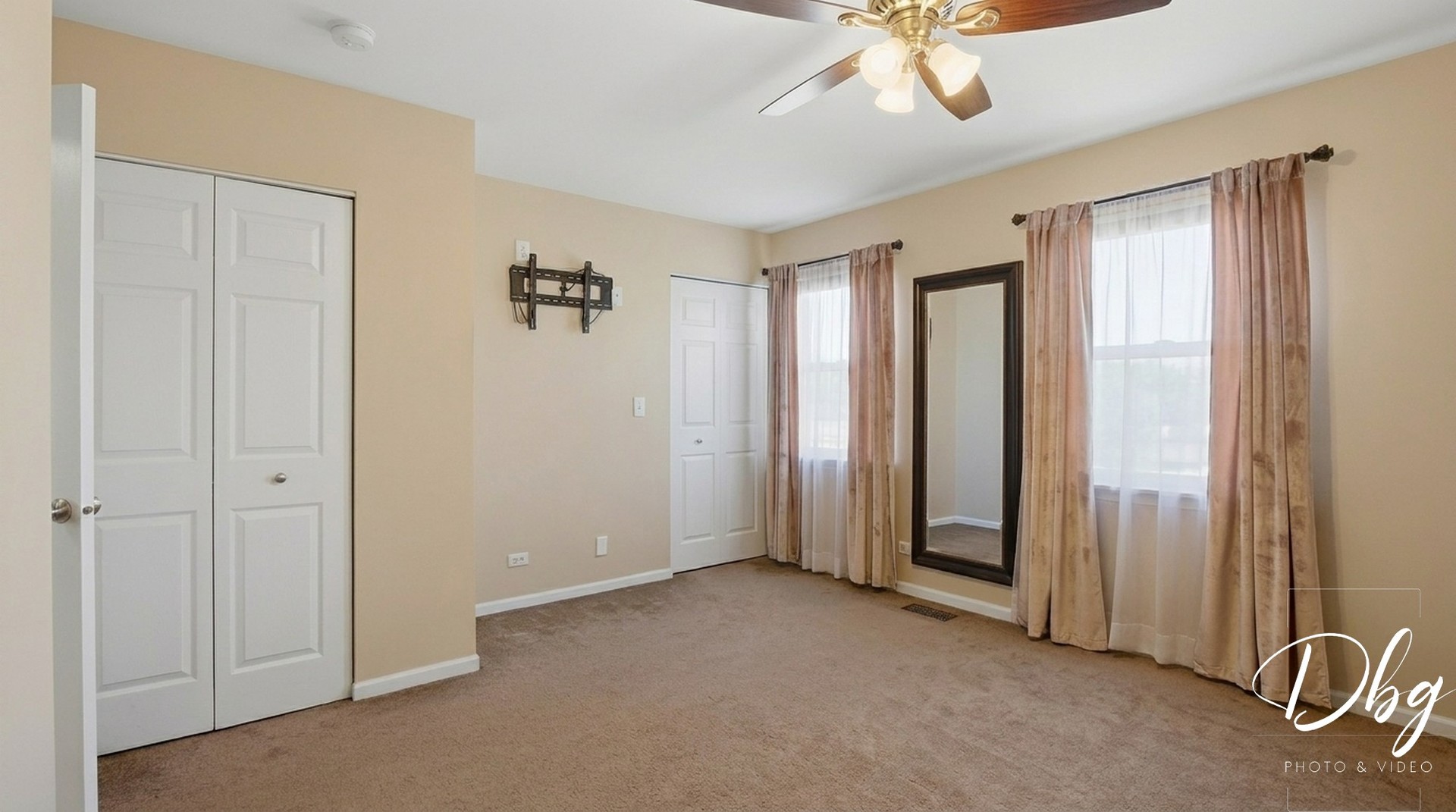 319 E Camden Lane, Round Lake Beach, IL 60073