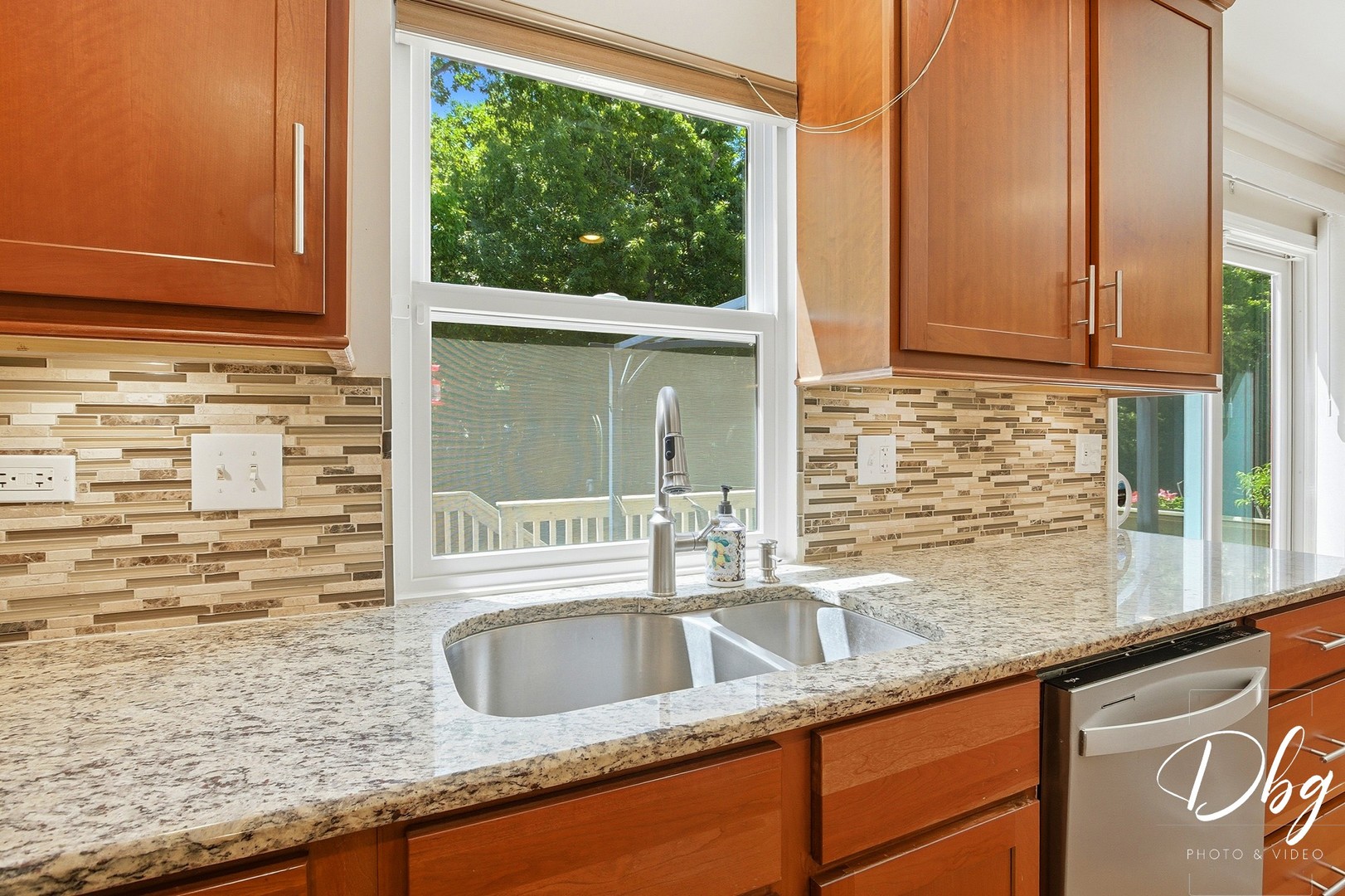 319 E Camden Lane, Round Lake Beach, IL 60073