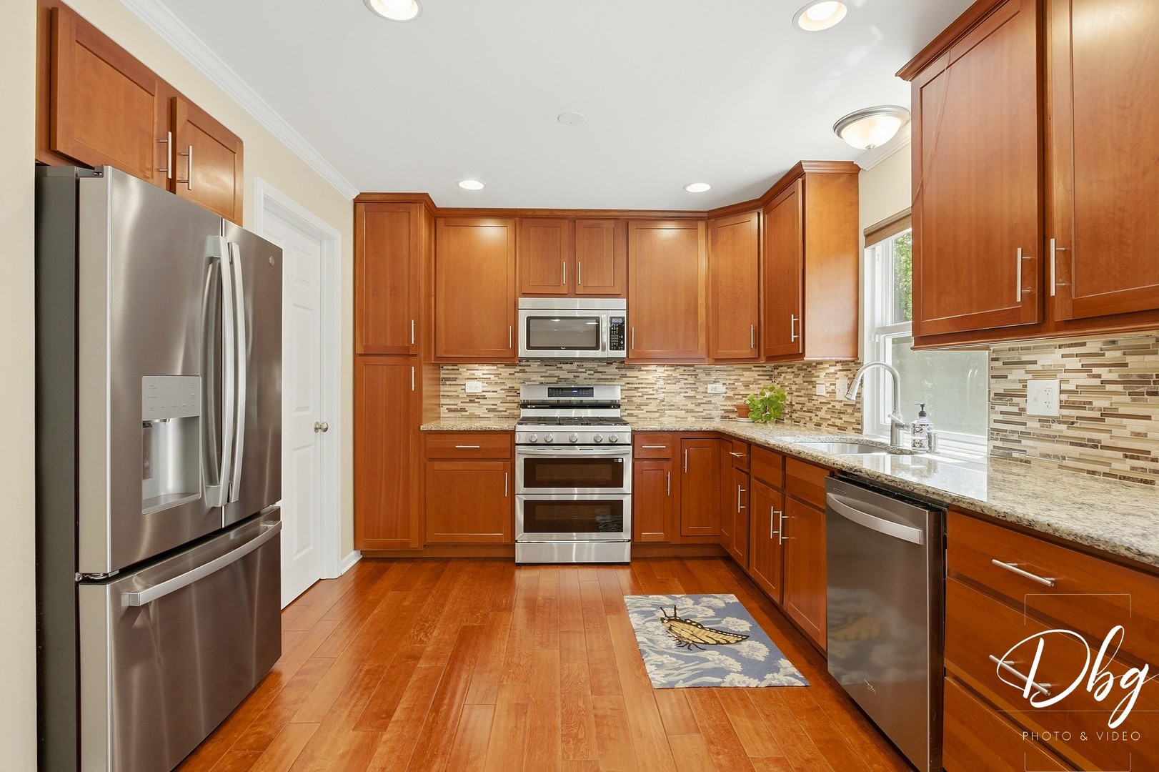 319 E Camden Lane, Round Lake Beach, IL 60073