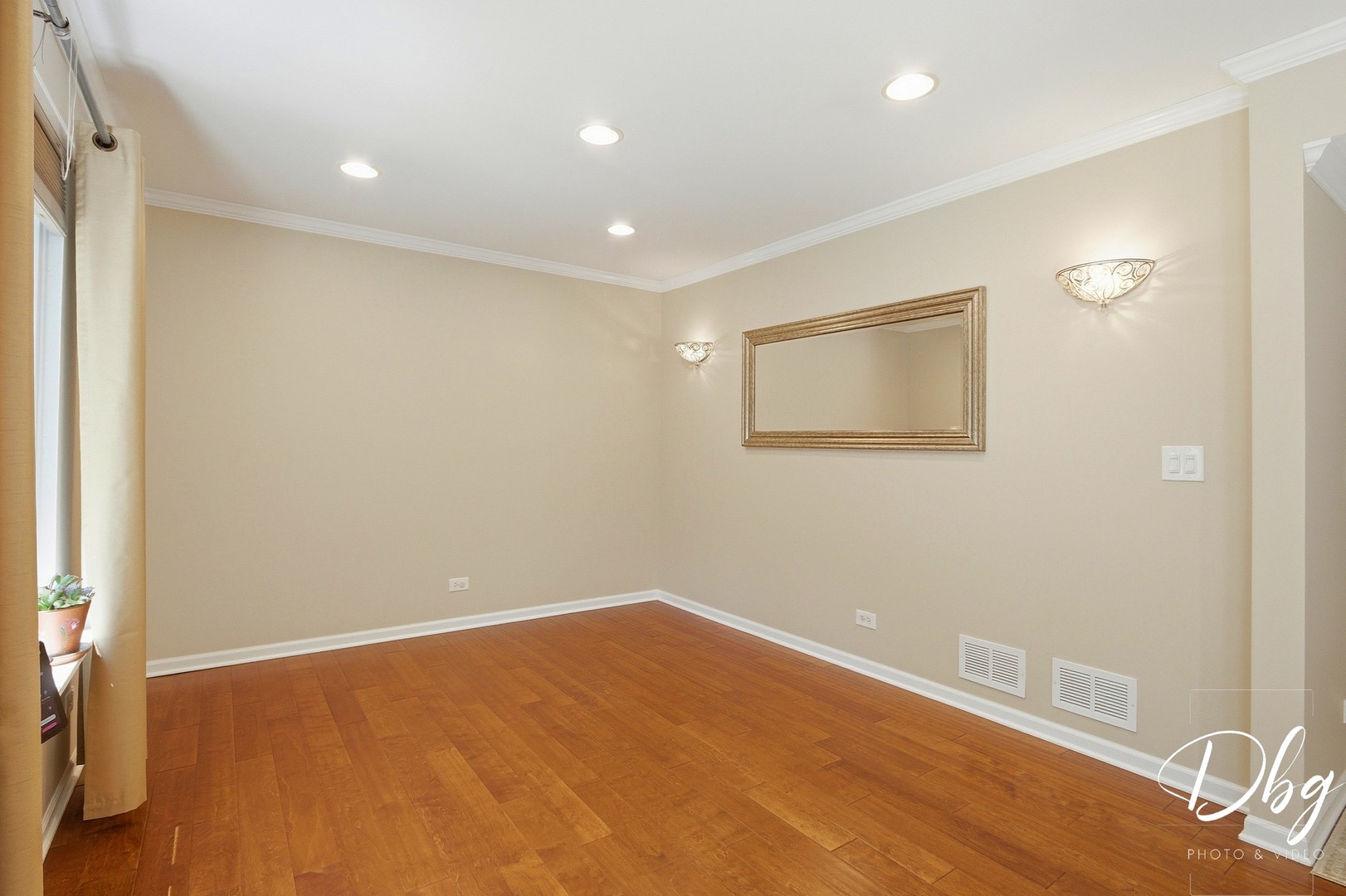 319 E Camden Lane, Round Lake Beach, IL 60073