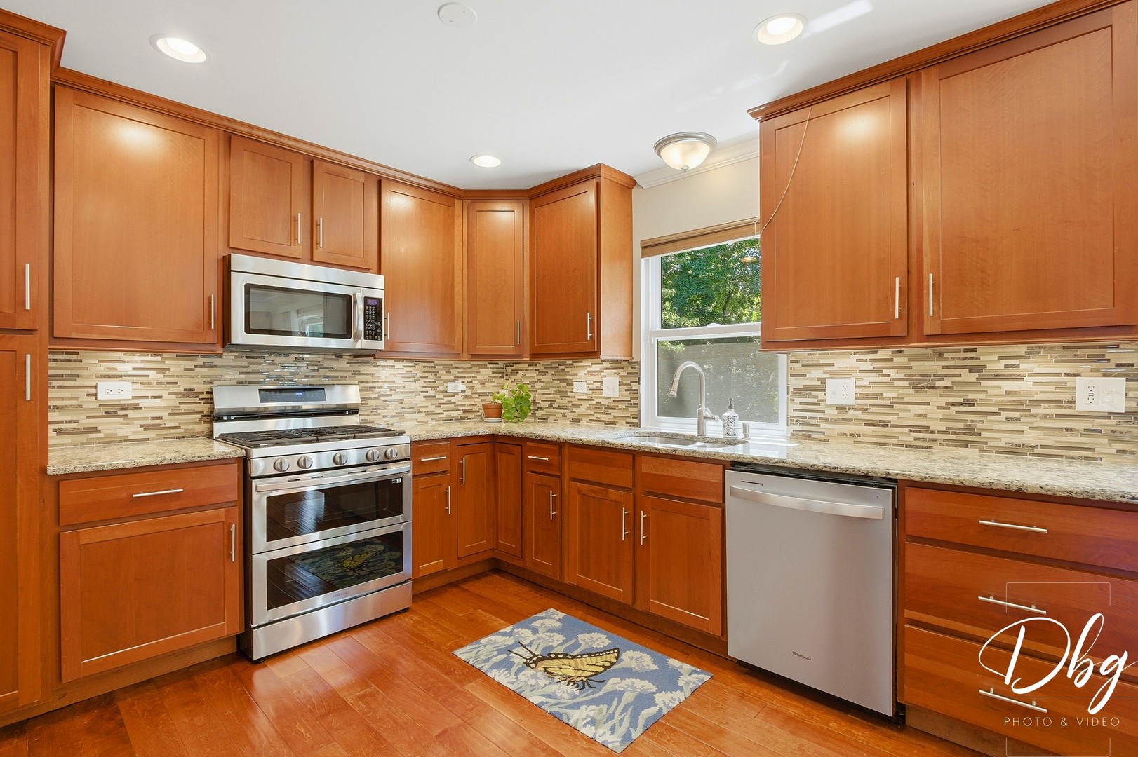 319 E Camden Lane, Round Lake Beach, IL 60073