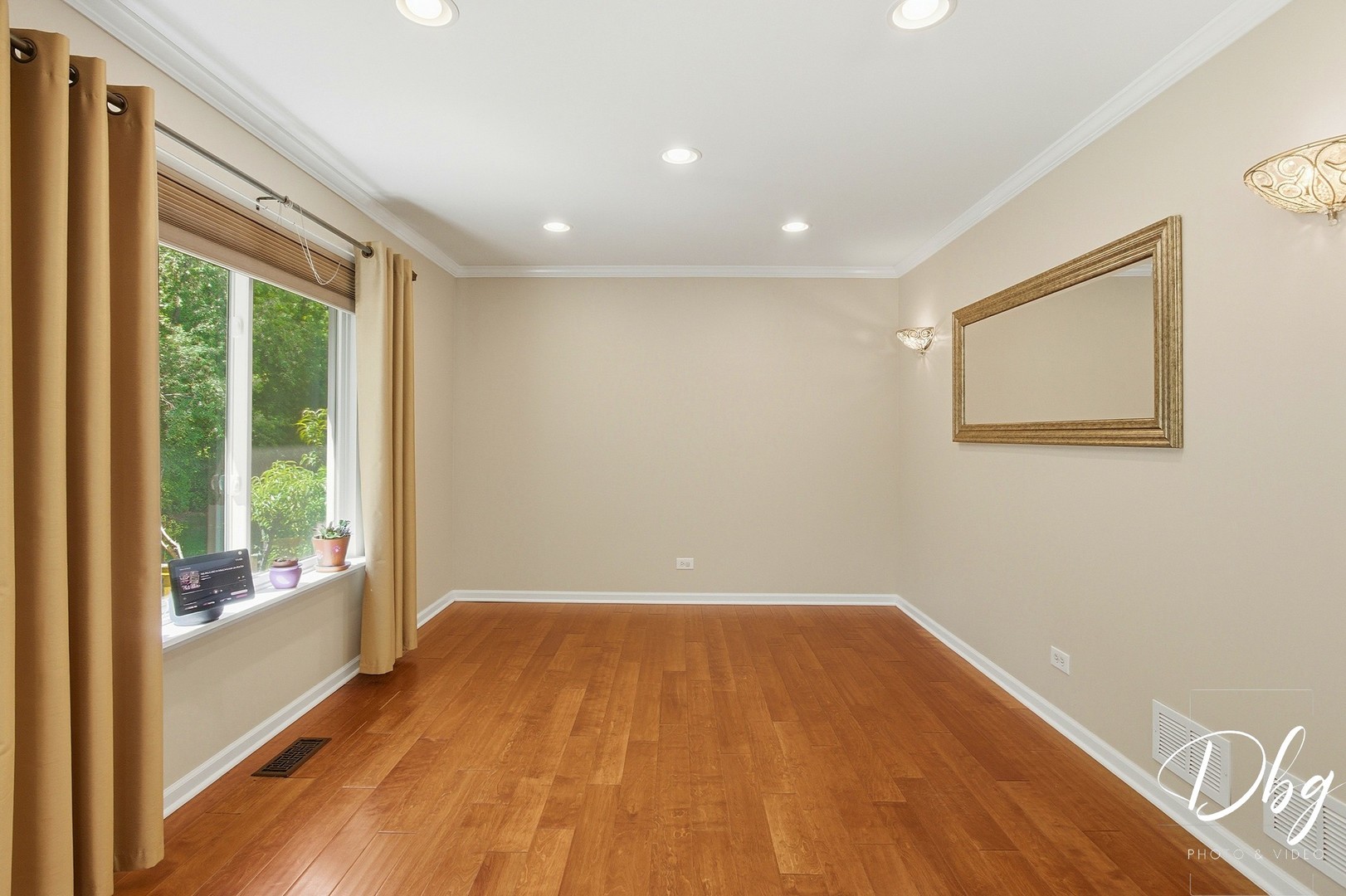 319 E Camden Lane, Round Lake Beach, IL 60073