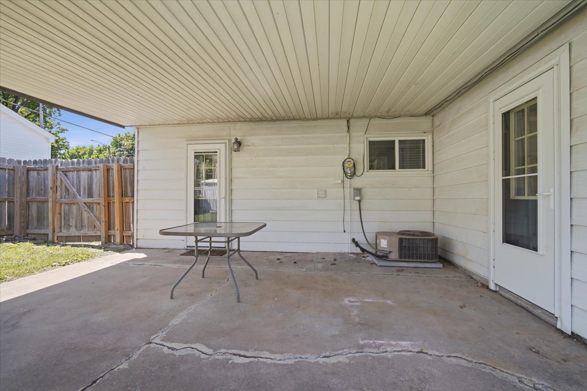 1109 N State Street, Bloomington, IL 61701