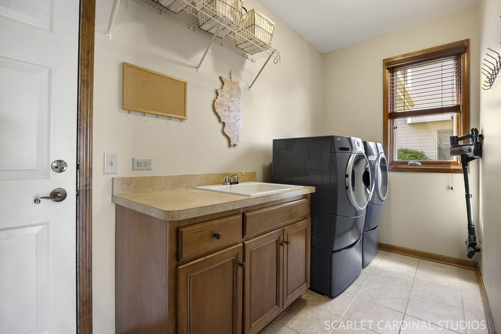 822 Farm Drive, West Chicago, IL 60185