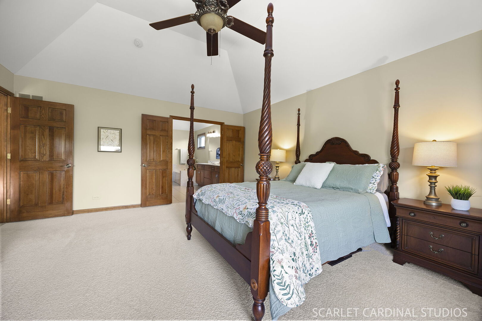 822 Farm Drive, West Chicago, IL 60185
