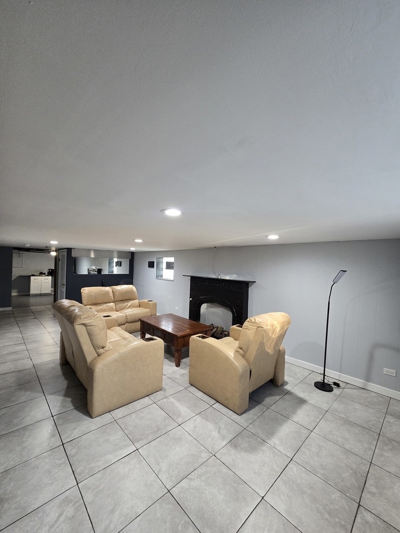 927 24th Avenue, Bellwood, IL 60104