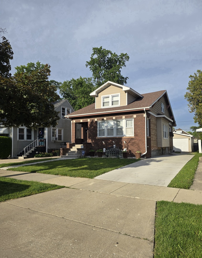 927 24th Avenue, Bellwood, IL 60104