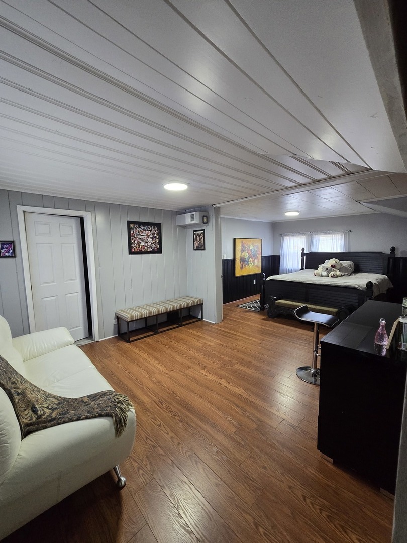 927 24th Avenue, Bellwood, IL 60104