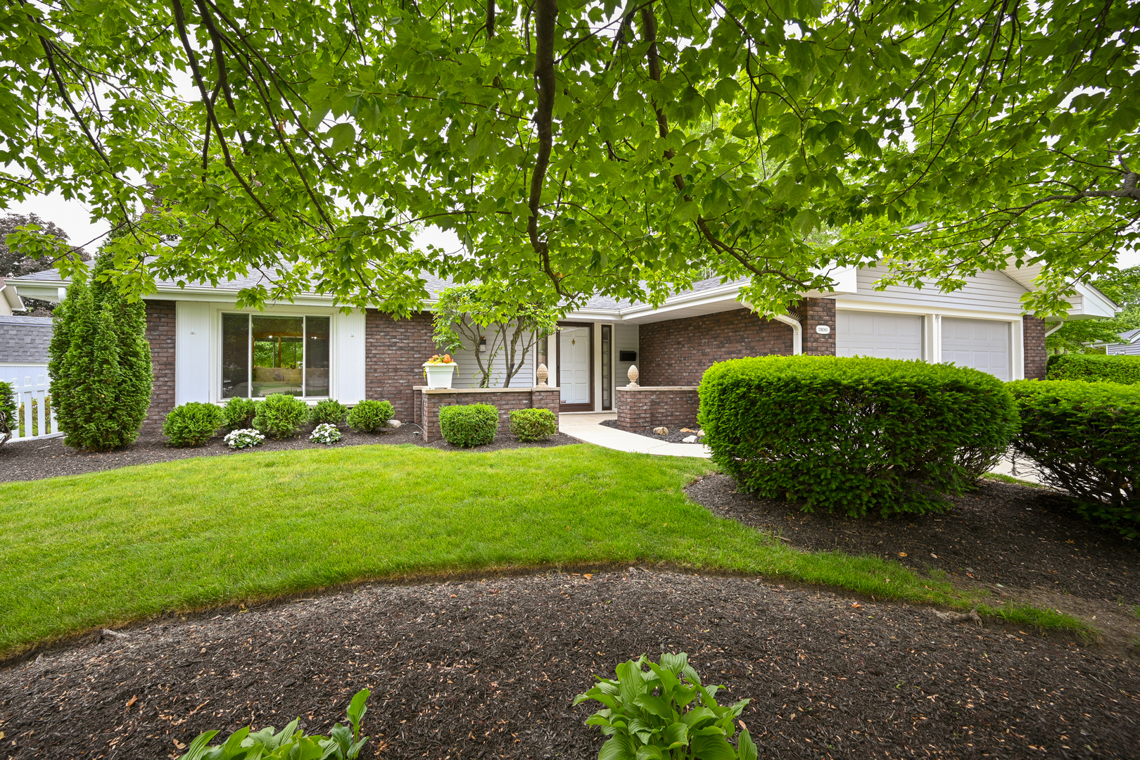 23W303 Cambridge Court, Glen Ellyn, IL 60137