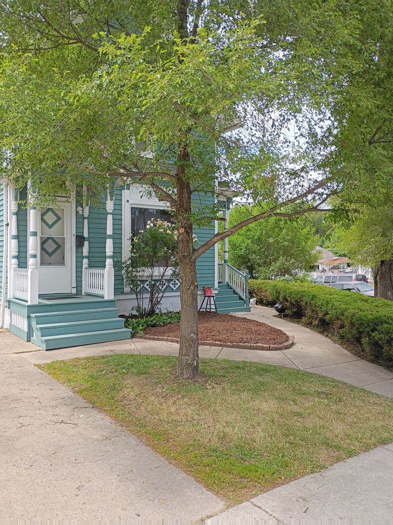 418 Saint Charles Street #B, Elgin, IL 60120