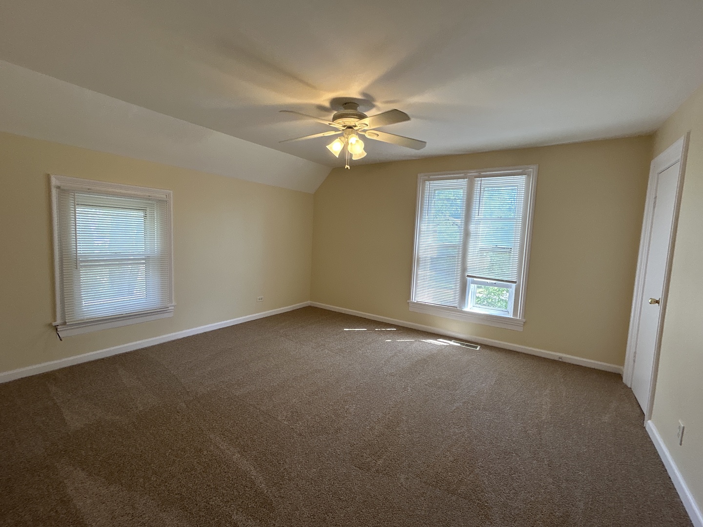 418 Saint Charles Street #B, Elgin, IL 60120