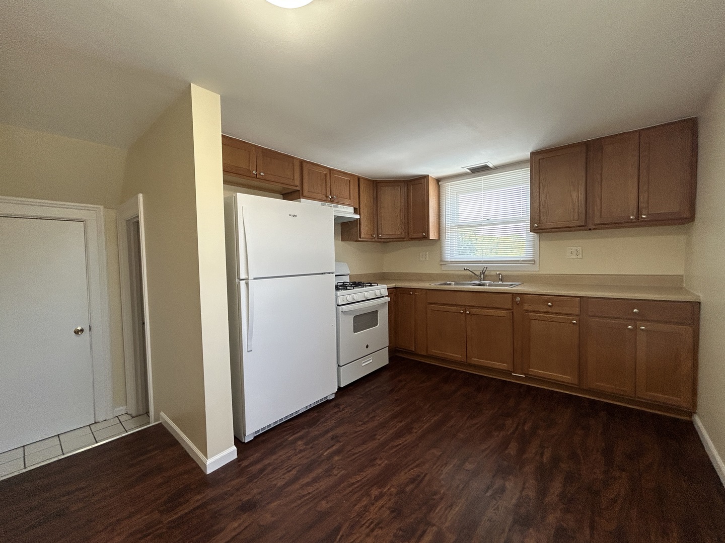 418 Saint Charles Street #B, Elgin, IL 60120