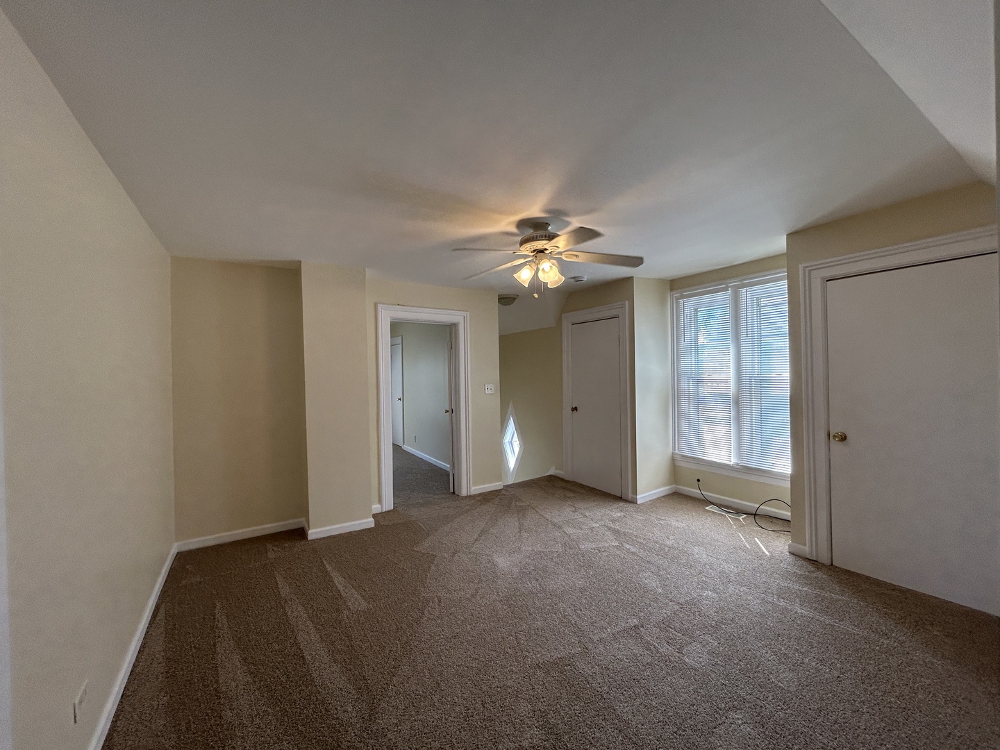 418 Saint Charles Street #B, Elgin, IL 60120