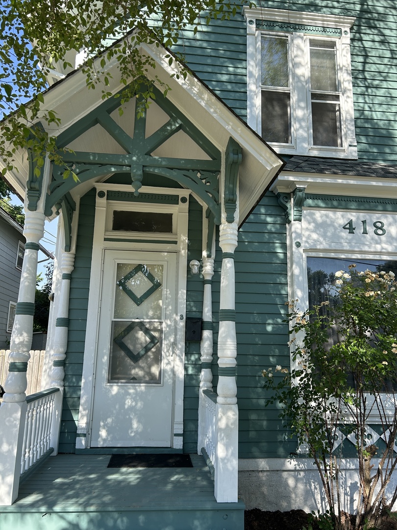 418 Saint Charles Street #B, Elgin, IL 60120