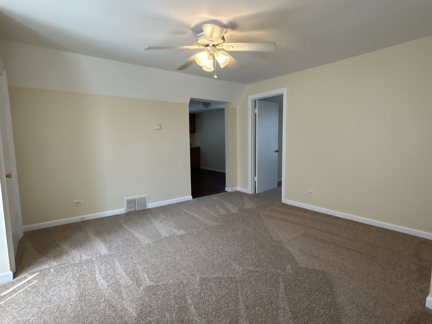 418 Saint Charles Street #B, Elgin, IL 60120