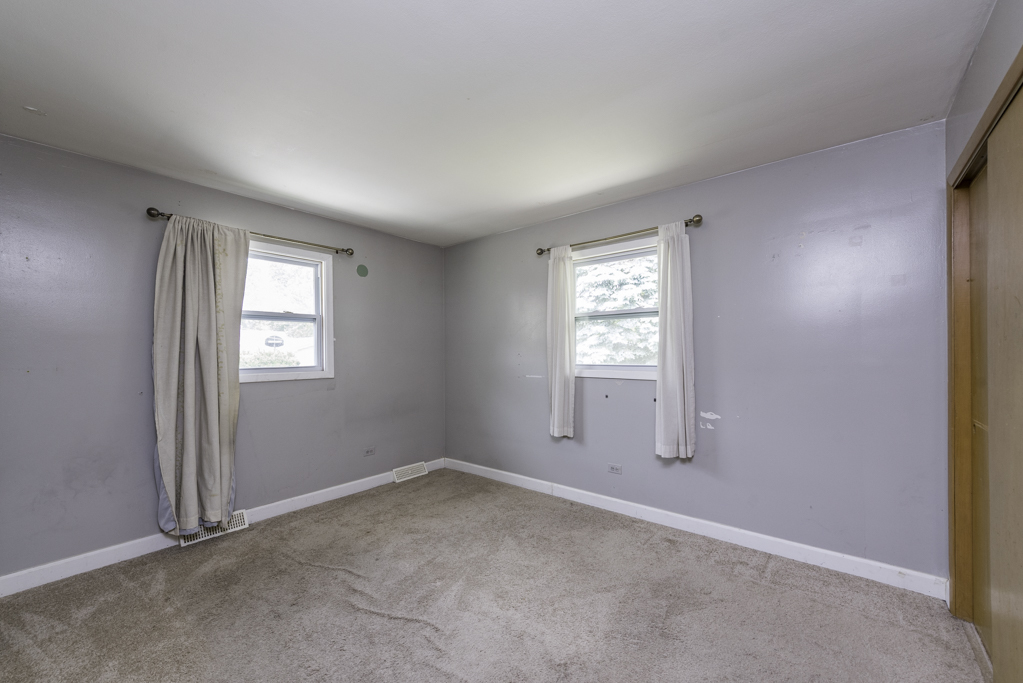 2528 Lucia Avenue, Waukegan, IL 60085