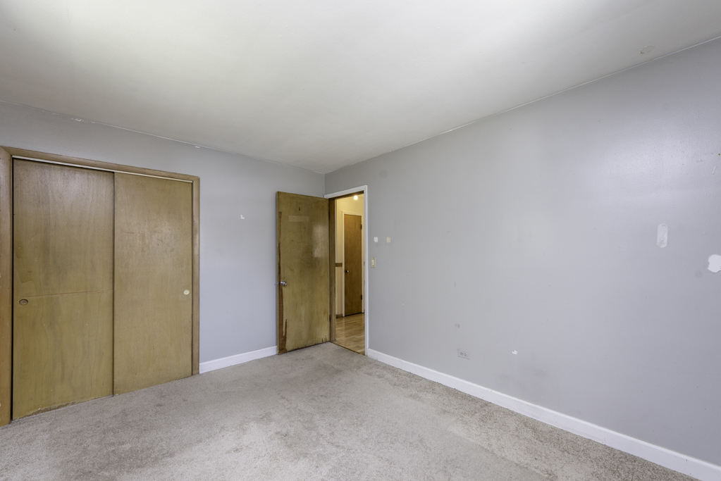 2528 Lucia Avenue, Waukegan, IL 60085
