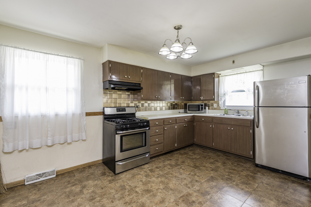 2528 Lucia Avenue, Waukegan, IL 60085