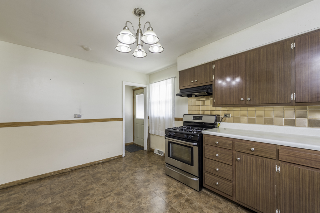 2528 Lucia Avenue, Waukegan, IL 60085