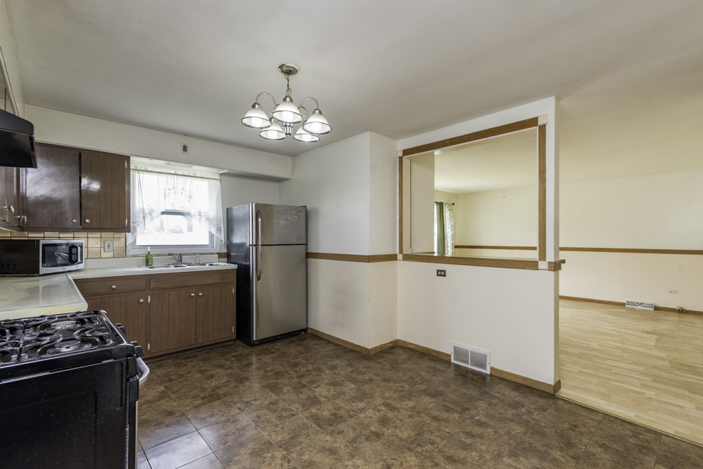 2528 Lucia Avenue, Waukegan, IL 60085