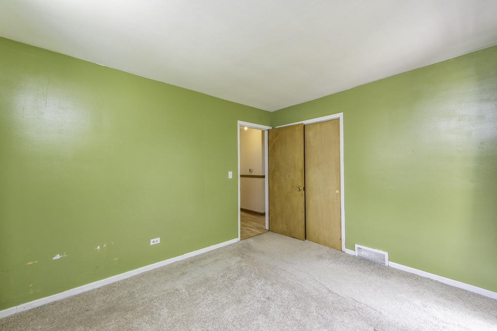 2528 Lucia Avenue, Waukegan, IL 60085