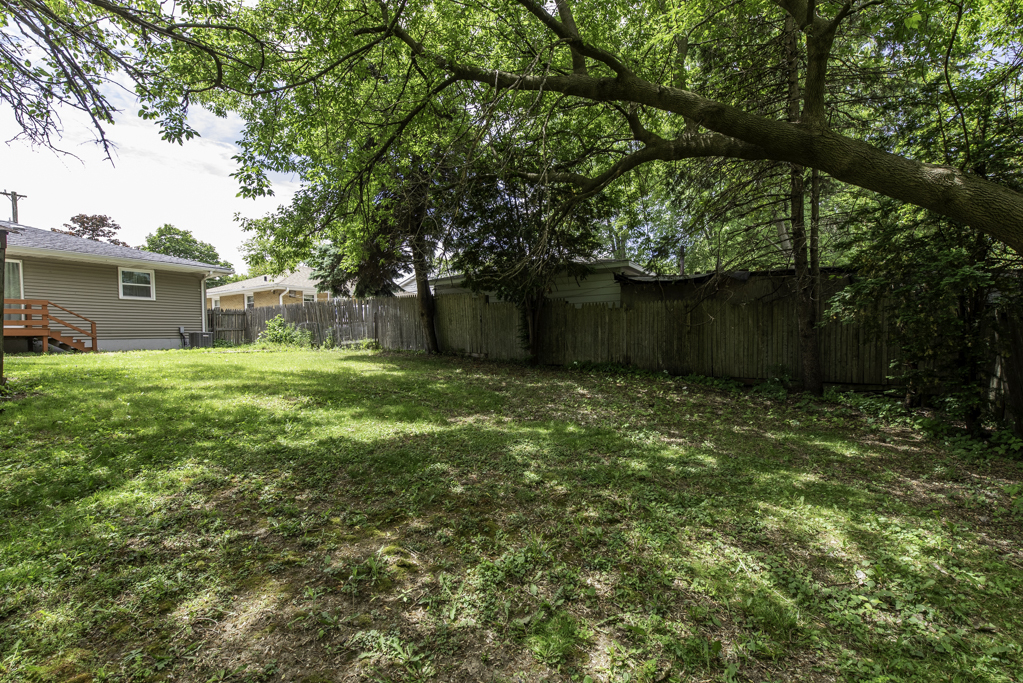 2528 Lucia Avenue, Waukegan, IL 60085