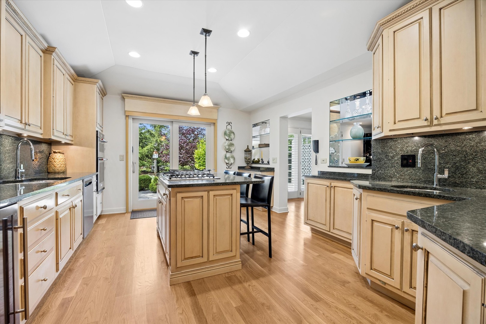 98 Briarwood Circle, Oak Brook, IL 60523