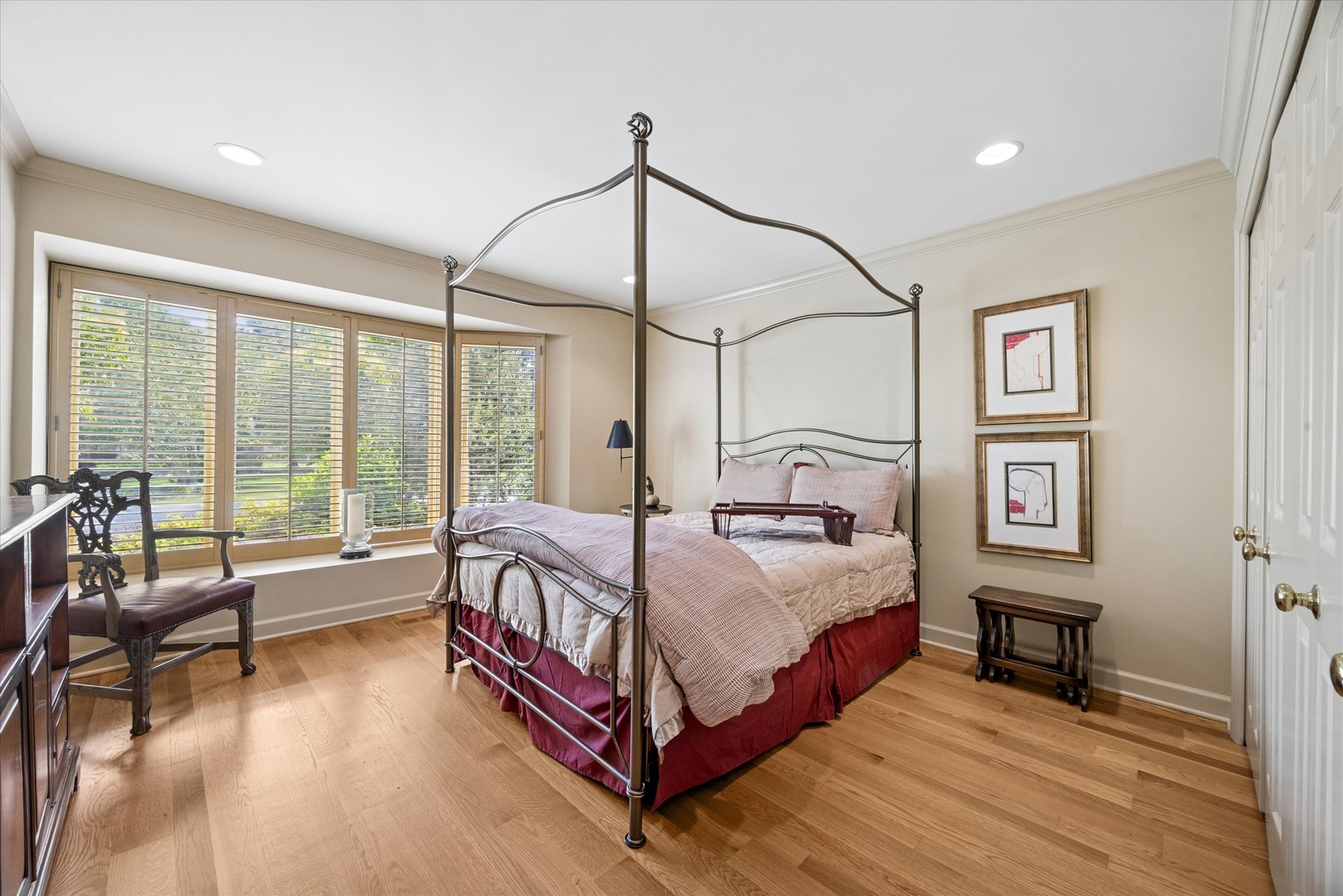 98 Briarwood Circle, Oak Brook, IL 60523