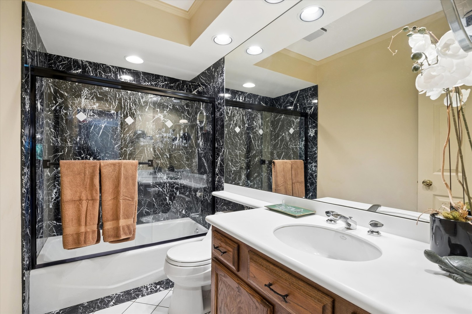 98 Briarwood Circle, Oak Brook, IL 60523