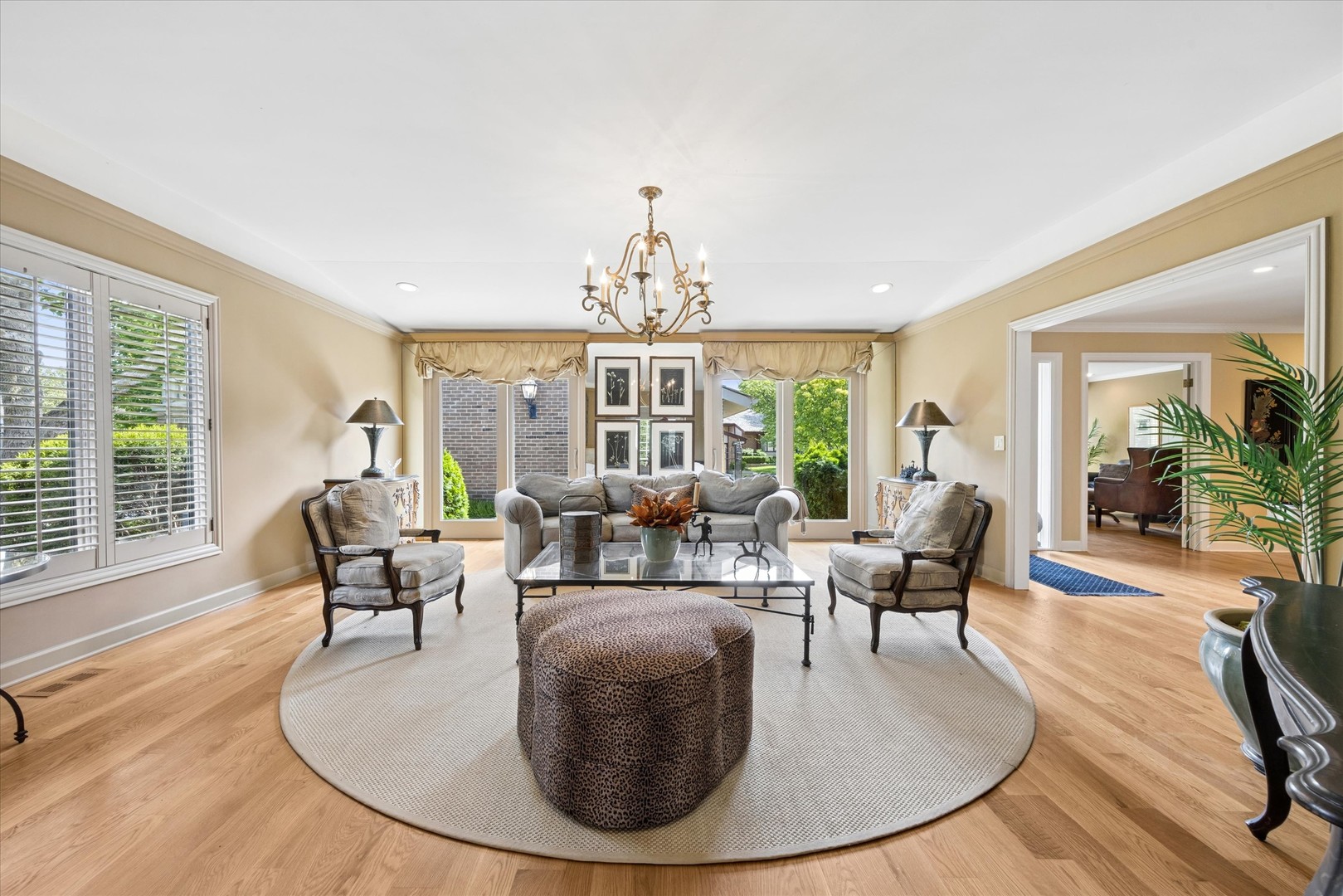 98 Briarwood Circle, Oak Brook, IL 60523