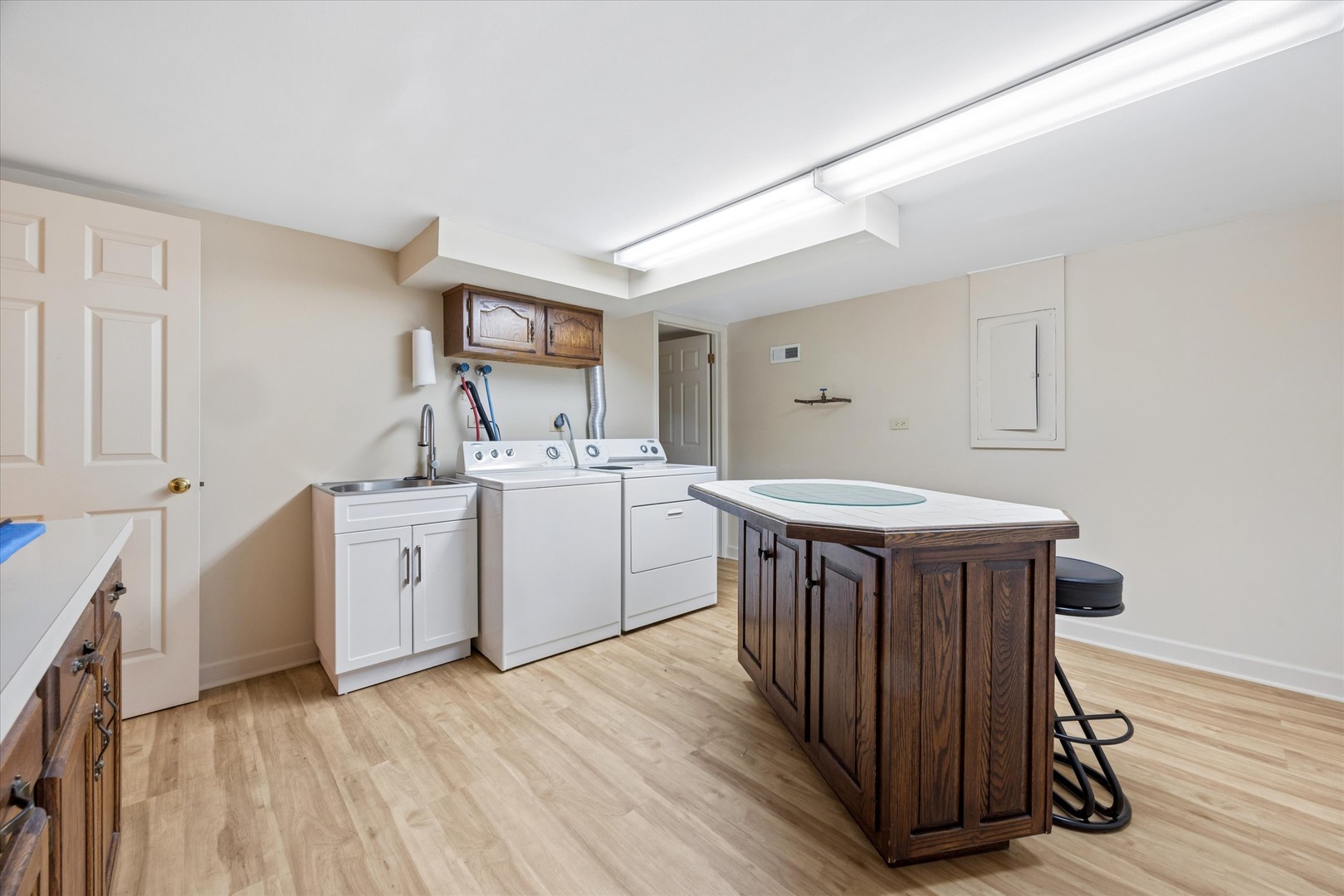 98 Briarwood Circle, Oak Brook, IL 60523