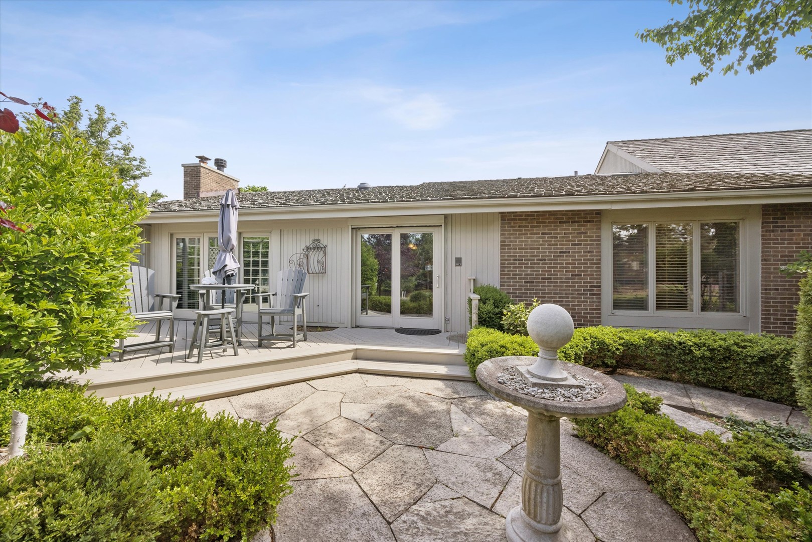 98 Briarwood Circle, Oak Brook, IL 60523