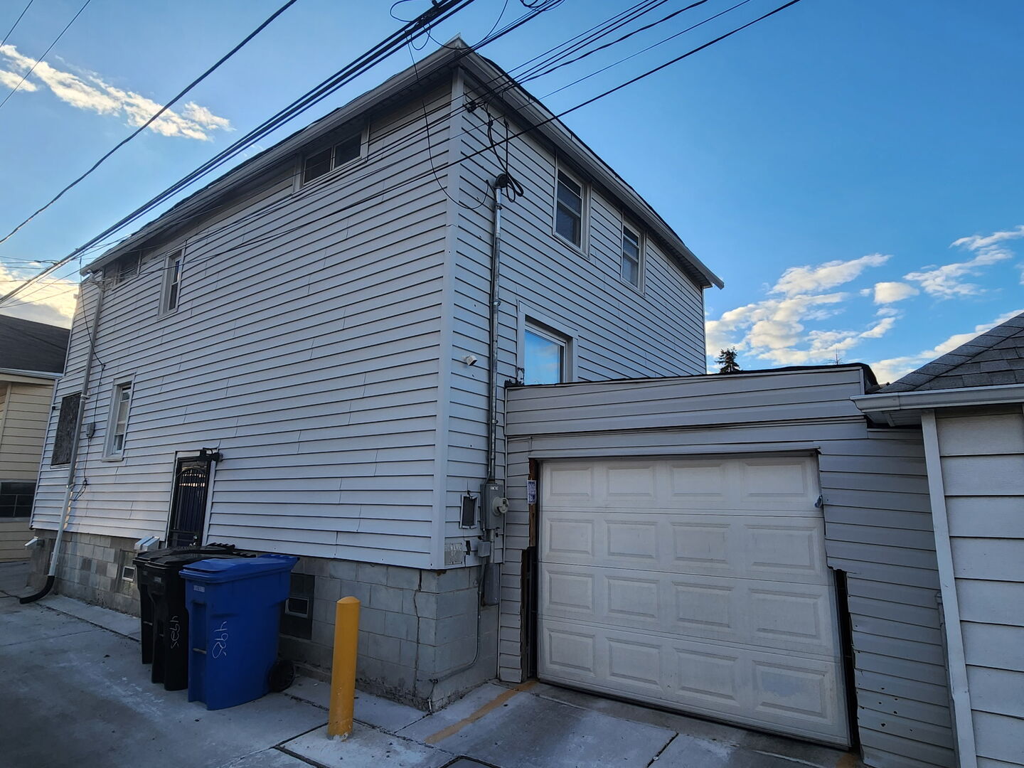 4925 W Warwick Avenue, Chicago, IL 60641