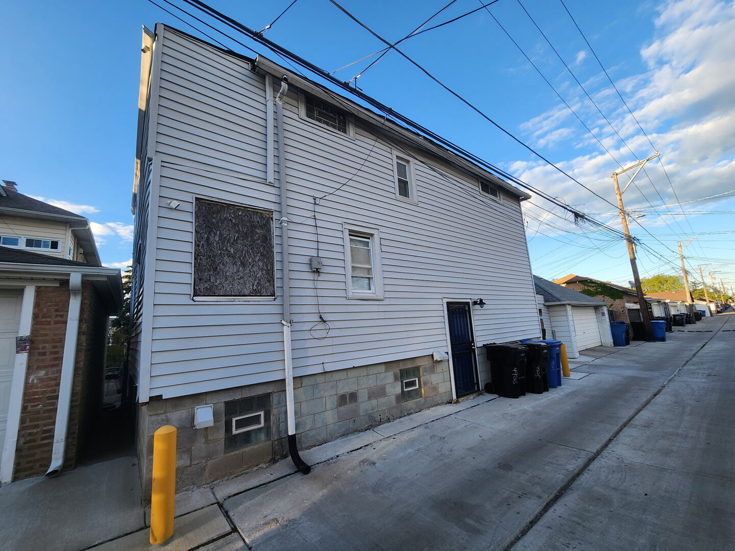 4925 W Warwick Avenue, Chicago, IL 60641