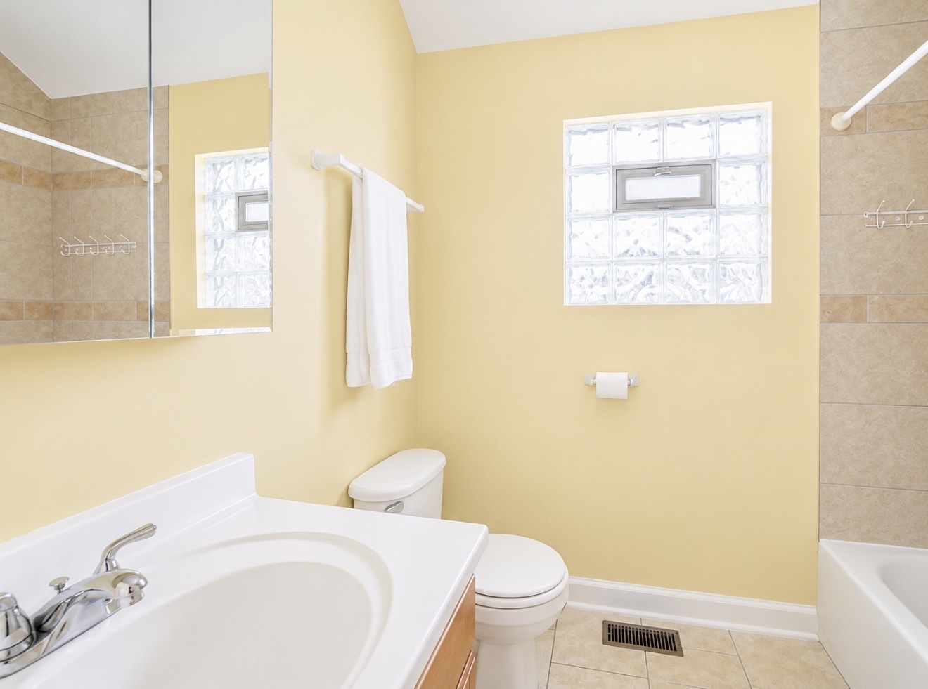 7319 W 58th Place, Summit, IL 60501
