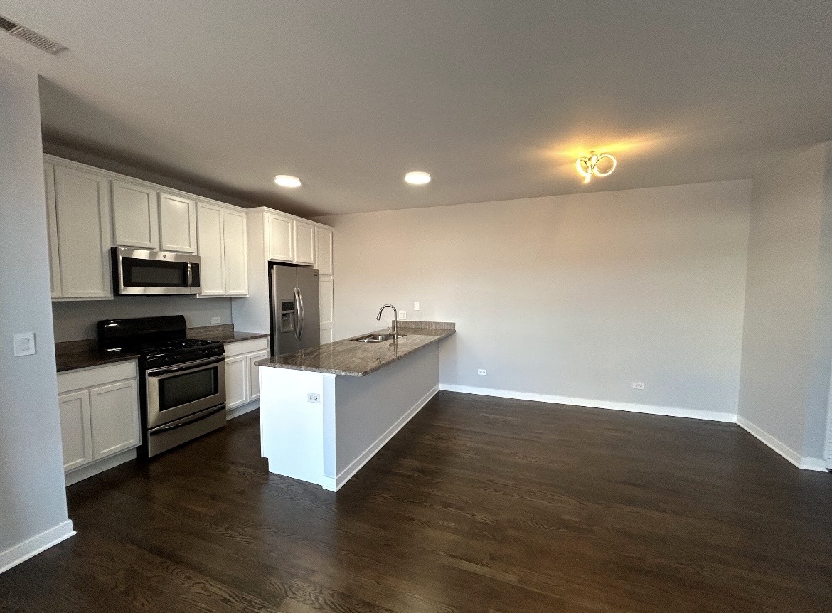 834 W Montrose Avenue #403, Chicago, IL 60613