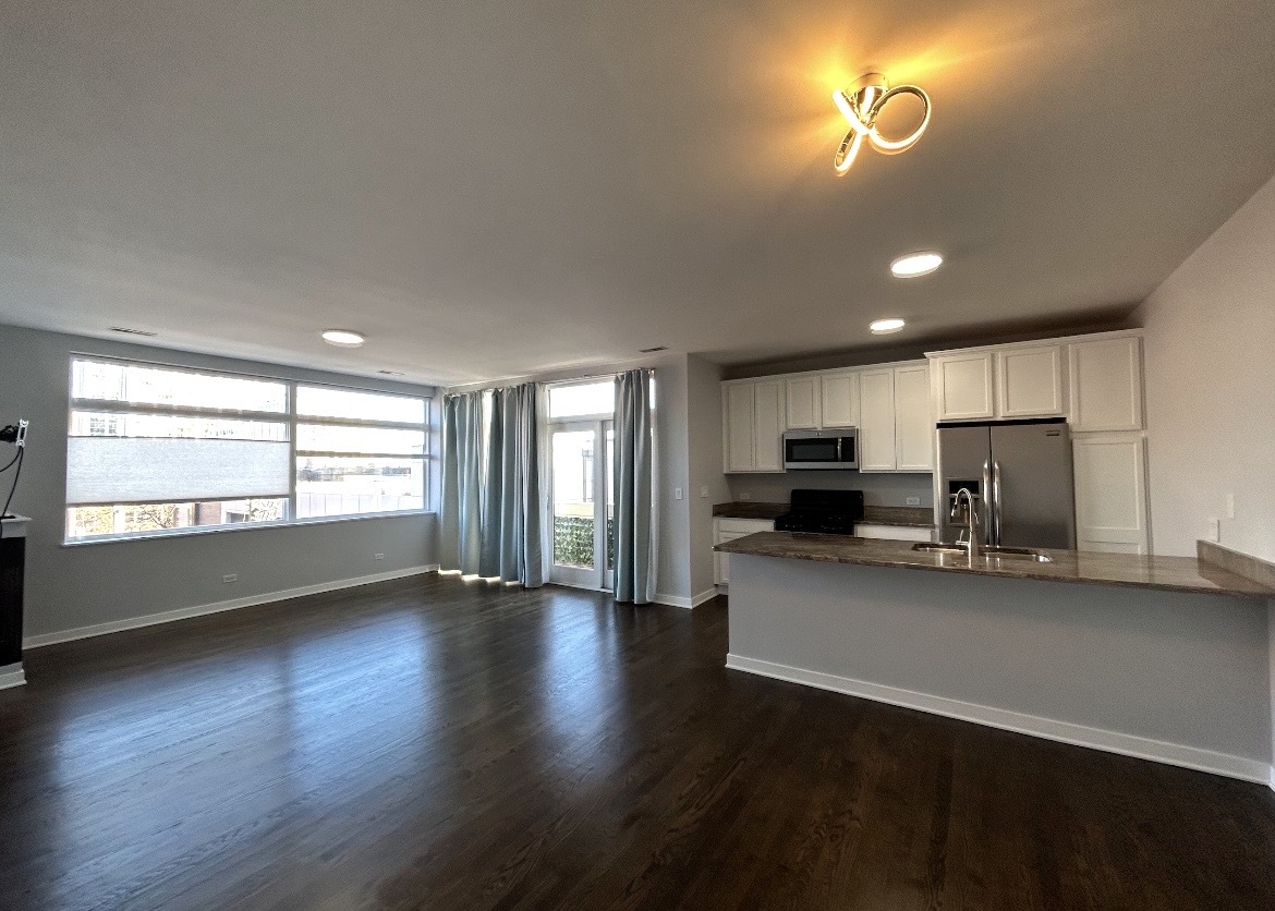 834 W Montrose Avenue #403, Chicago, IL 60613