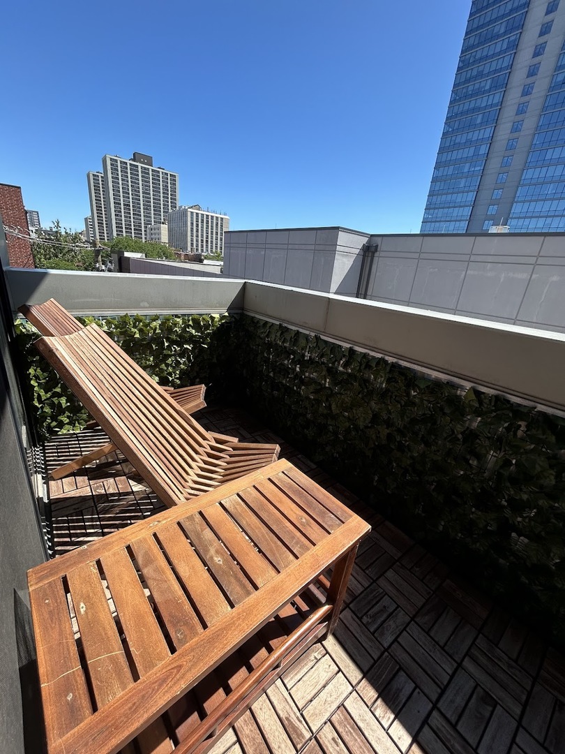 834 W Montrose Avenue #403, Chicago, IL 60613