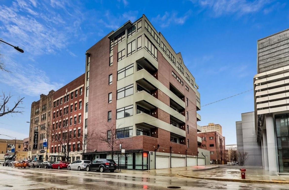 834 W Montrose Avenue #403, Chicago, IL 60613