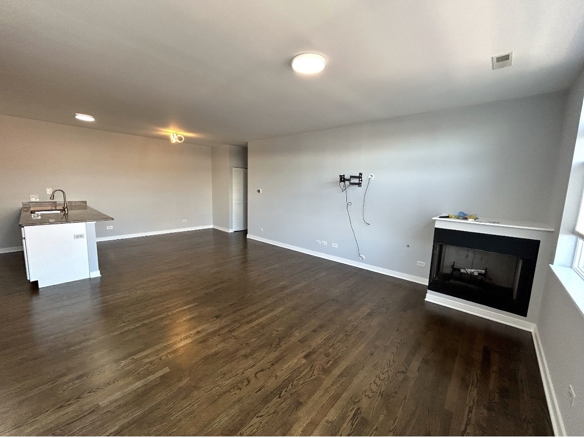 834 W Montrose Avenue #403, Chicago, IL 60613