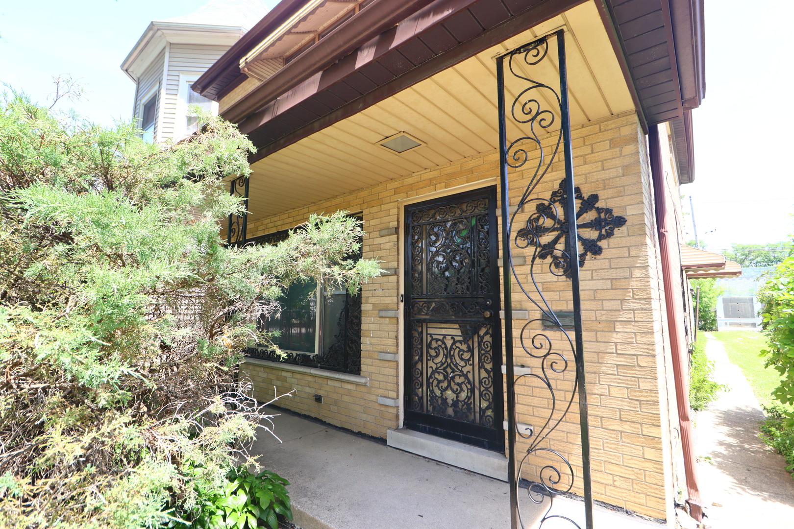 6745 S Bell Avenue, Chicago, IL 60636
